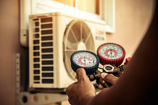 Professional Hvac technician working in Montalba, TX